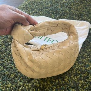 BRAND NEW BOTTEGA VENETA JODIE MINI IN PORRIDGE